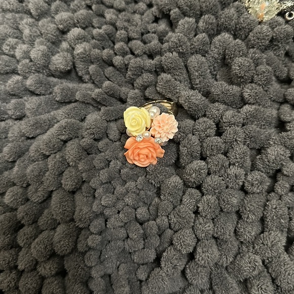 Floral stretchy women’s ring size 7 - Picture 1 of 3